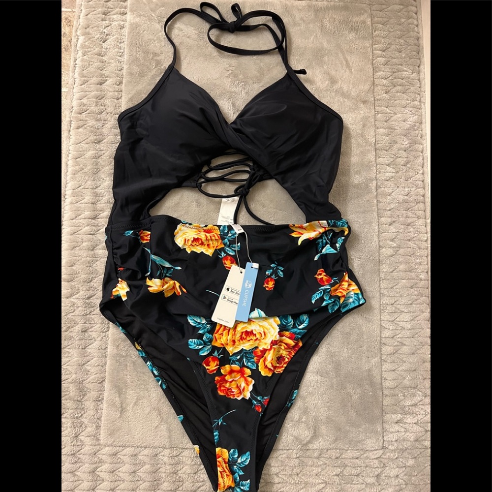 CUPSHE Women's One Piece Swimsuit Cutout Halter Lace Up Twist Bathing Suit.